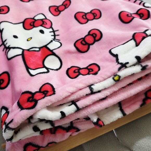 Authentic Hello Kitty Pink Plush Throw Blanket 60x70 Sanrio Soft Cozy Kawaii NEW - Picture 6 of 7